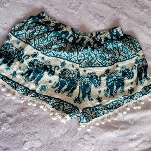 Boho flowy pom pom shorts - Picture 4 of 8